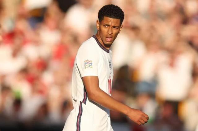 斜线移动牵 斜线移动牵